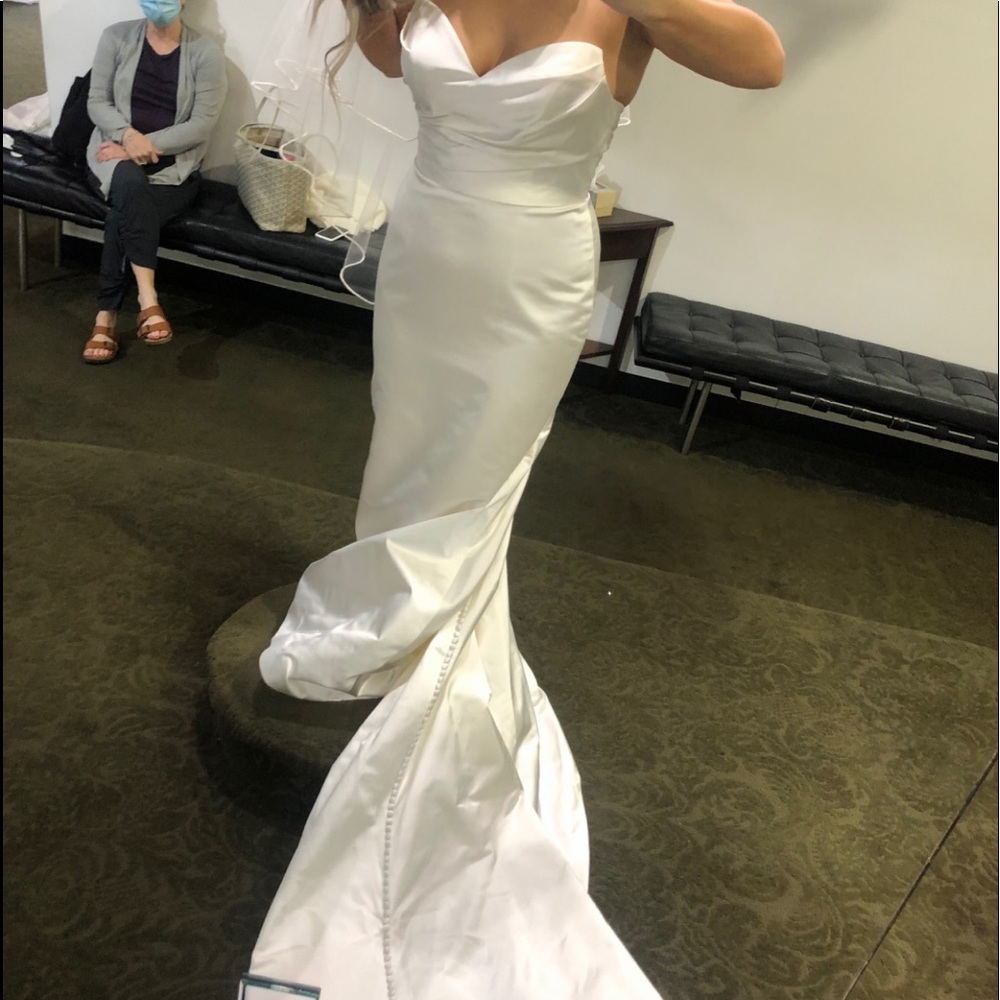 Brand new unaltered never worn! Cristiano Lucci wedding gown! Silk and Satin!